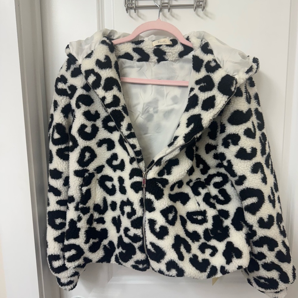 Chic Leopard Print Fleece Jacket